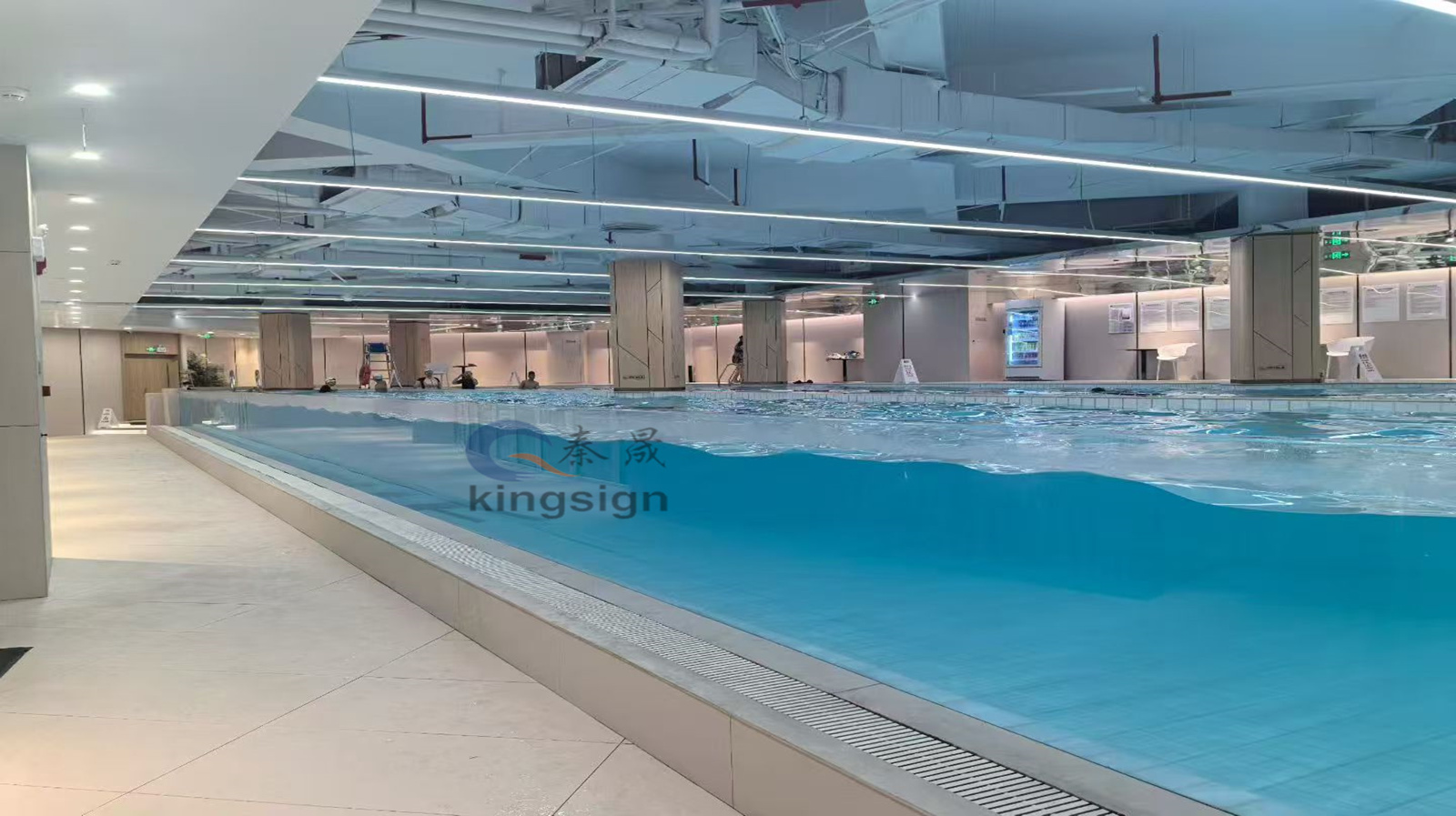 Kingsign 30 m hosszú 120 mm vastag akrillemez -medence ablak