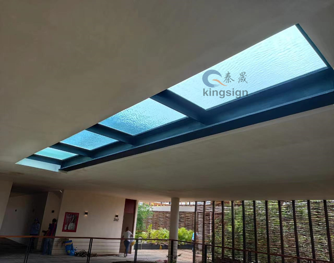 Miért válnak egyre népszerűbbé az akril felfüggesztett úszómedencék?